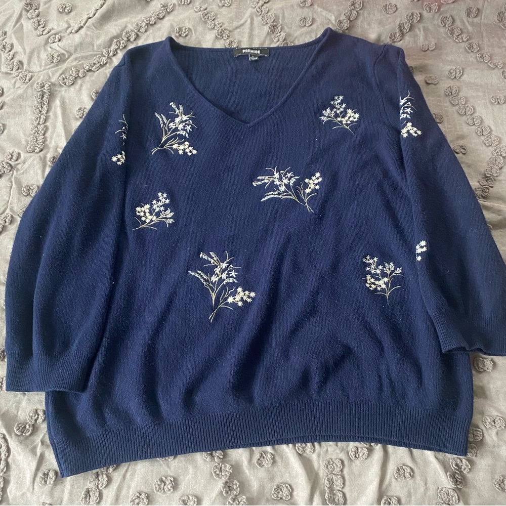 Premise Blouse with embroidered flowers